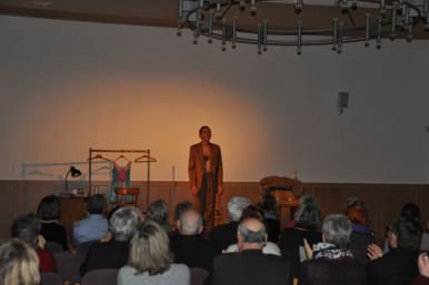 Michael Grunert mit "Schlachter-Tango" im Burgsaal der Wewelsburg